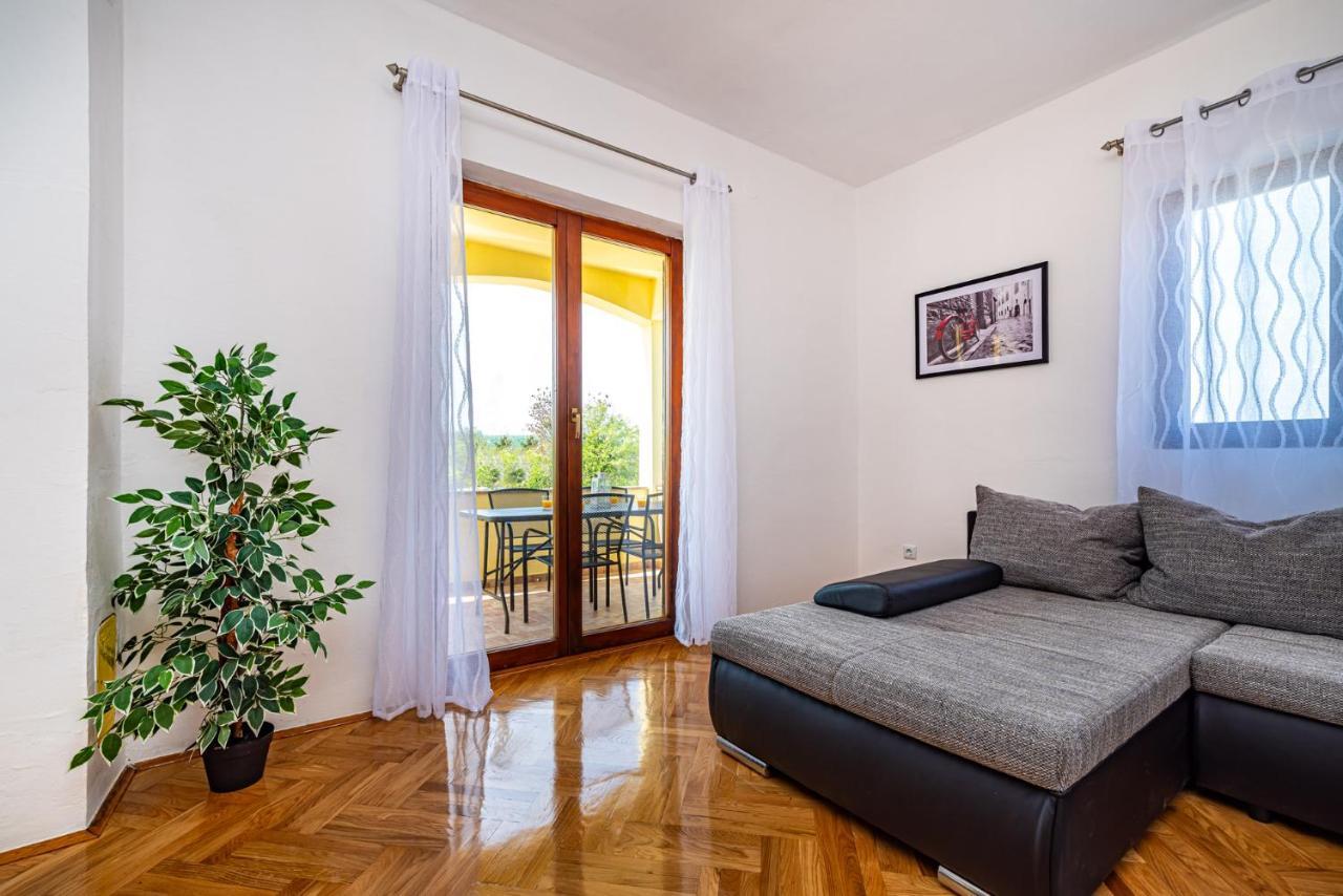 Apartment Marija ノビグラード・ダルメーシャ エクステリア 写真
