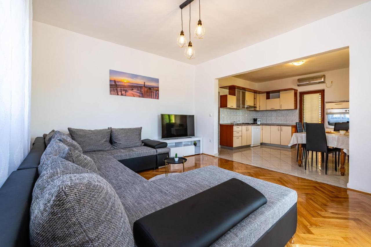 Apartment Marija ノビグラード・ダルメーシャ エクステリア 写真