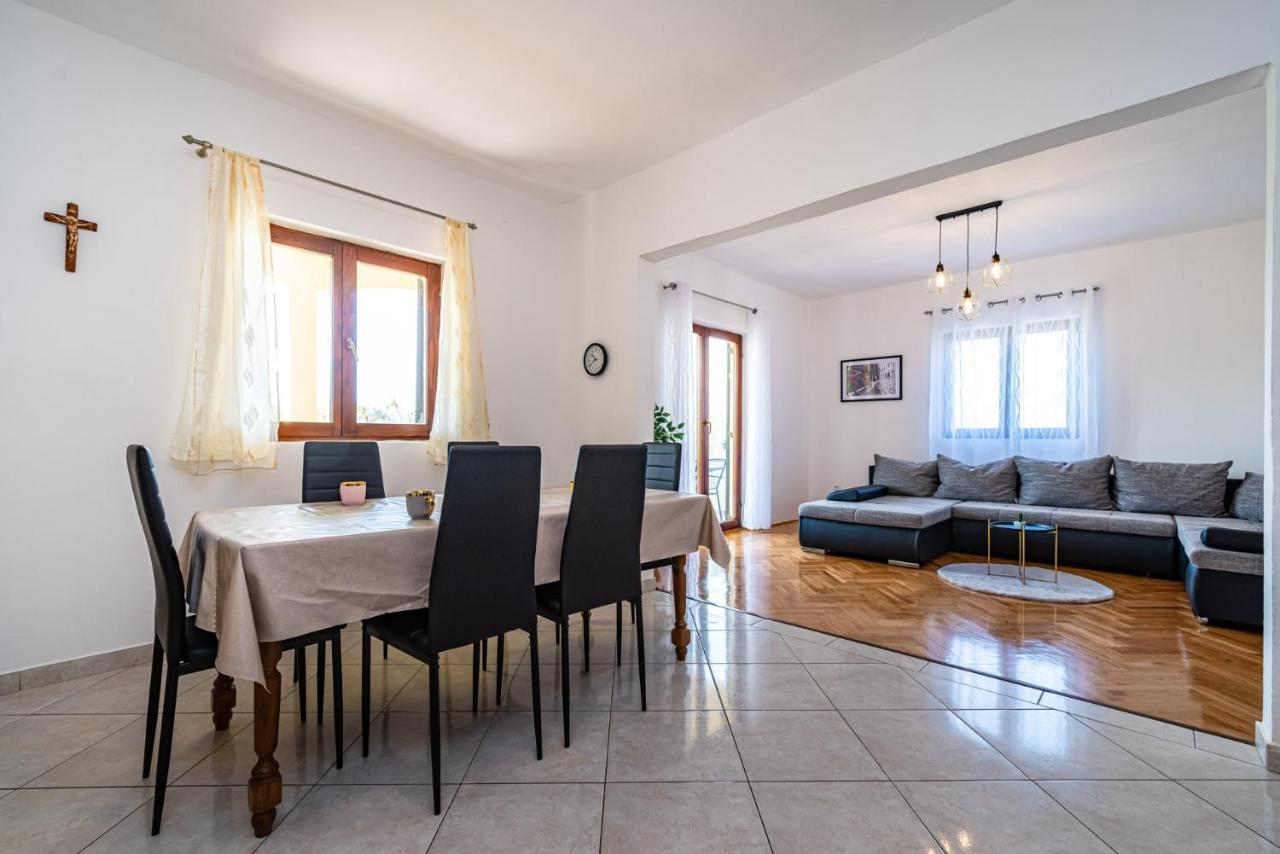 Apartment Marija ノビグラード・ダルメーシャ エクステリア 写真