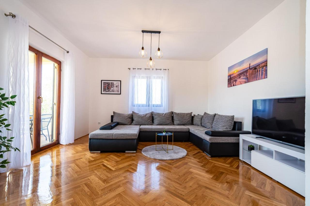 Apartment Marija ノビグラード・ダルメーシャ エクステリア 写真