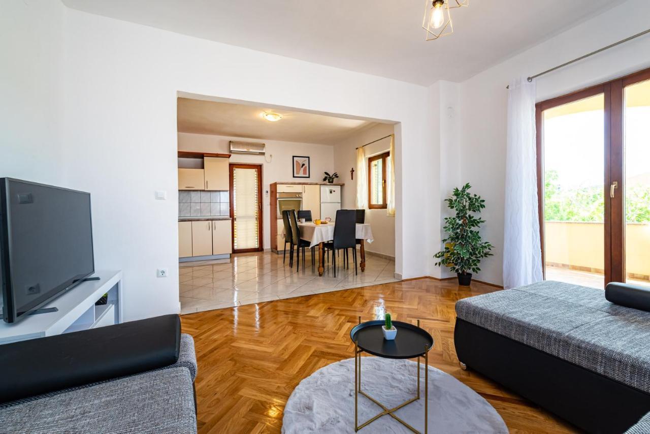 Apartment Marija ノビグラード・ダルメーシャ エクステリア 写真