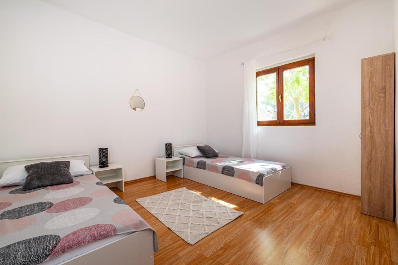 Apartment Marija ノビグラード・ダルメーシャ エクステリア 写真