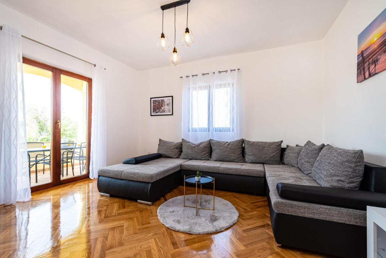 Apartment Marija ノビグラード・ダルメーシャ エクステリア 写真